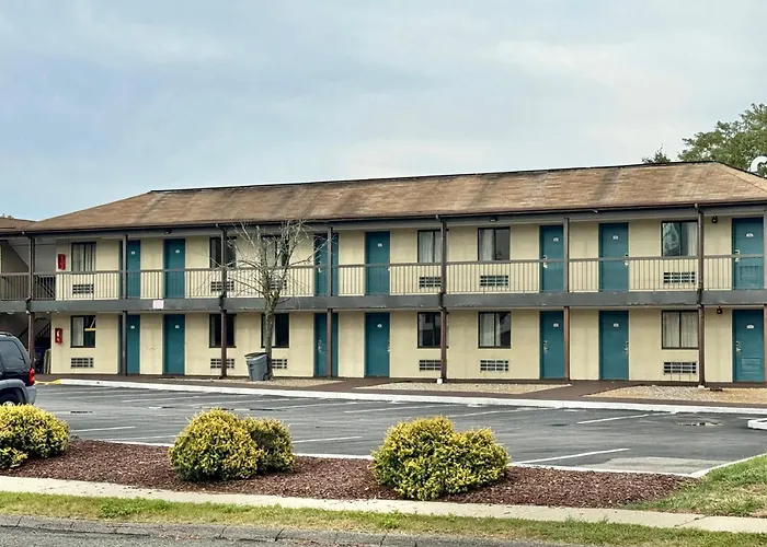 Red Carpet Inn Norwalk